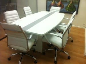 שולחן לדיונים שולחן לדיונים